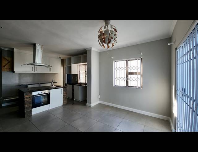 2 BEDROOM APARTMENT TO LET IN TOWNSEND ESTATE